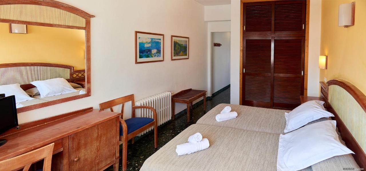 Hotel Hostal Illes Pitiueses Sant Ferran de Ses Roques Zewnętrze zdjęcie