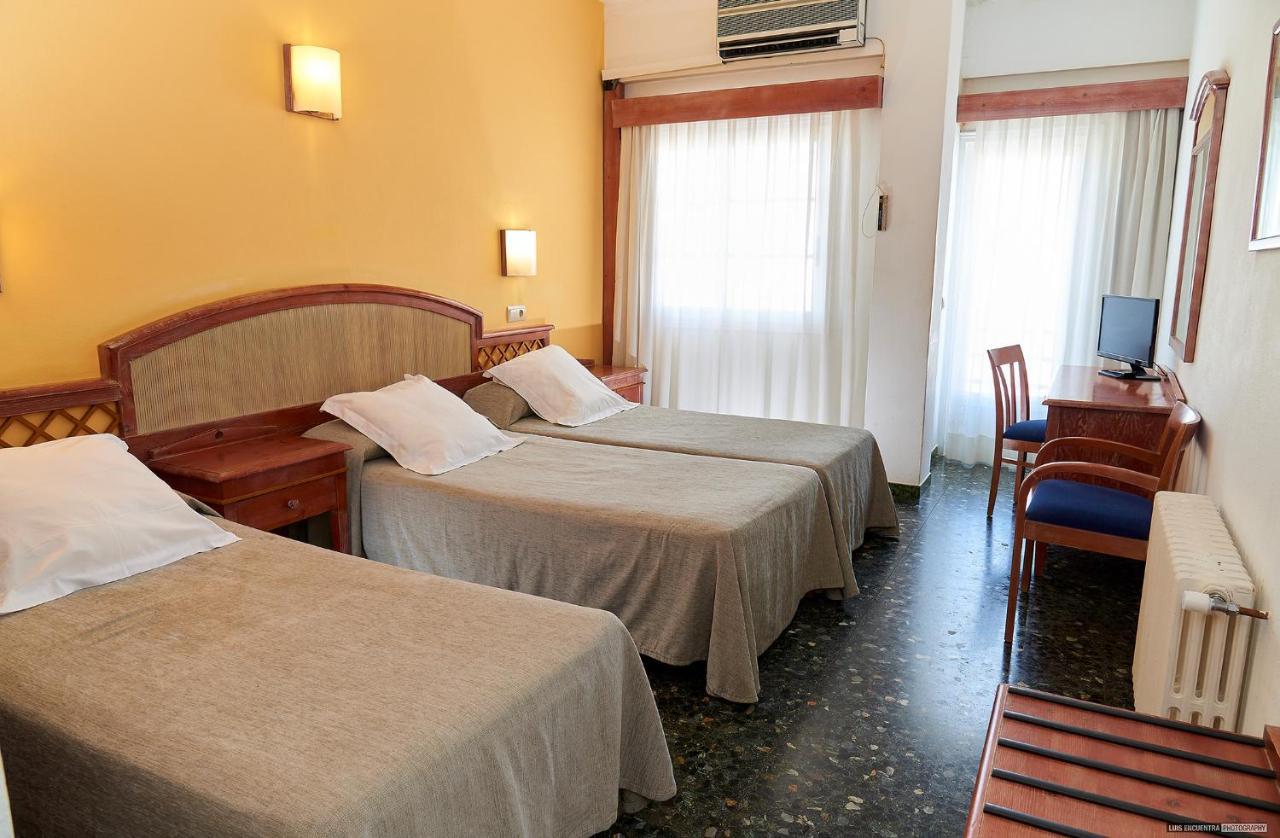 Hotel Hostal Illes Pitiueses Sant Ferran de Ses Roques Zewnętrze zdjęcie